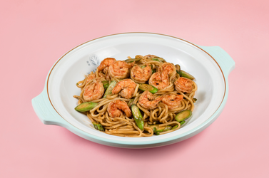Yakisoba de Camarão com Aspargos | 芦笋虾仁炒面